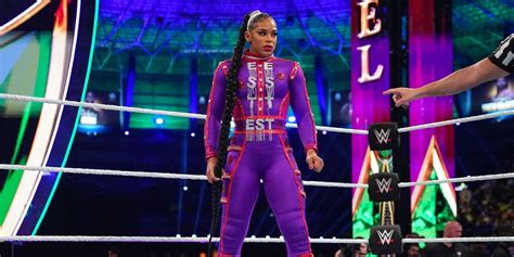 WWE star Bianca Belair suffered wardrobe。